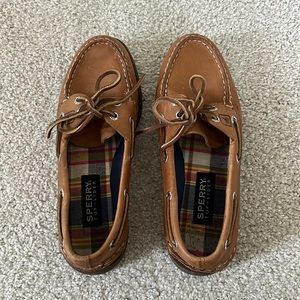 Women’s Sperry boat shoes